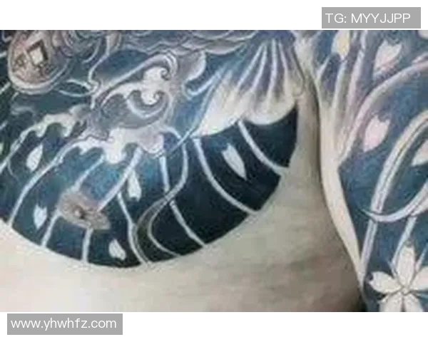 足球明星CL身上的纹身故事揭秘及其背后的意义分析